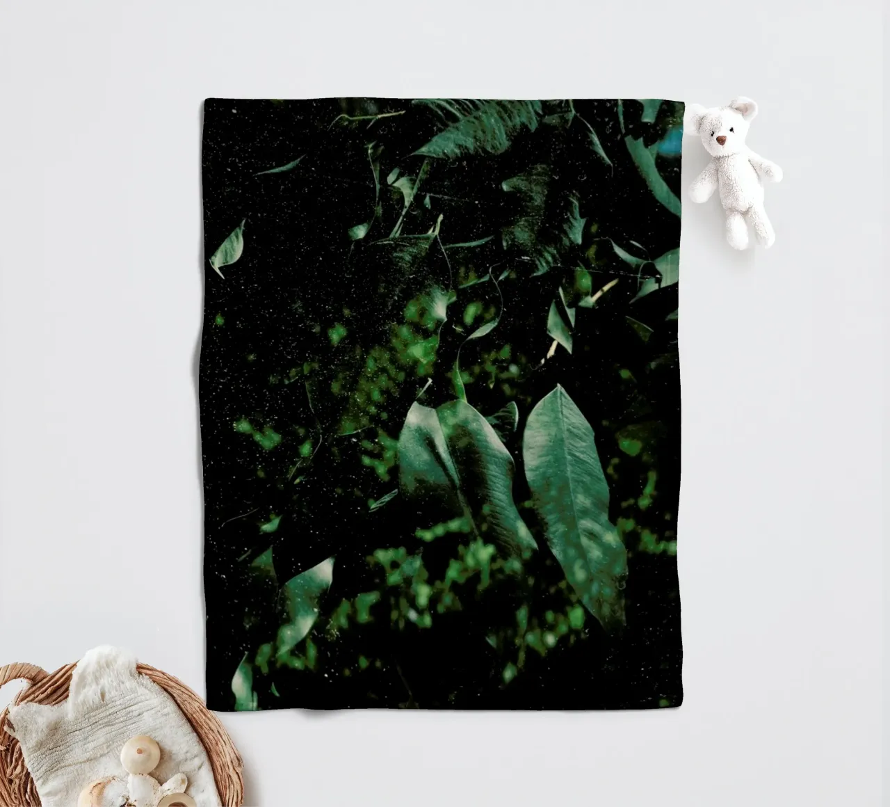 Abstract Greens In The Sun coperta in pile da Sebastian Hilgetag
