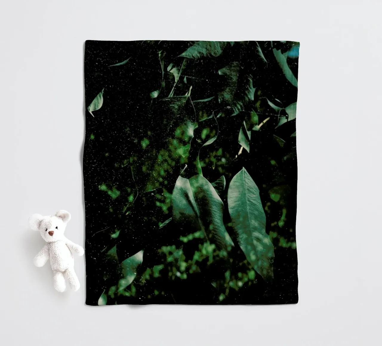 Abstract Greens In The Sun coperta in pile da Sebastian Hilgetag