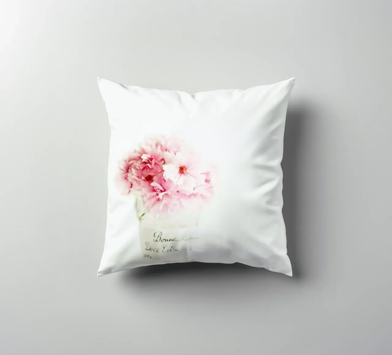 pink blossoms cuscino da Ingrid Beddoes
