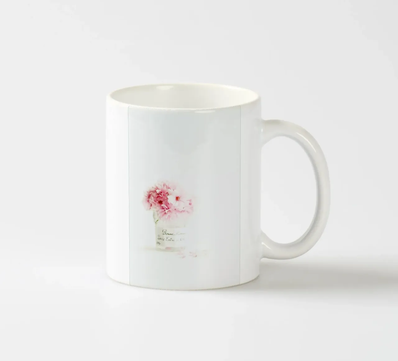 pink blossoms tazza in ceramica da Ingrid Beddoes