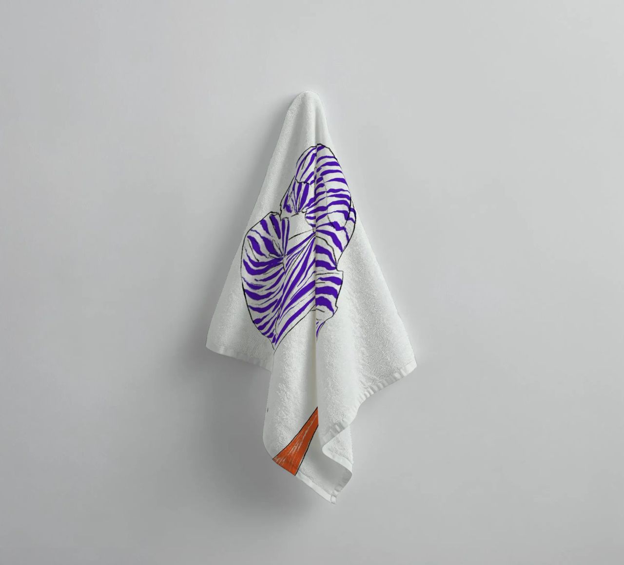 Lounging towel by Graphite