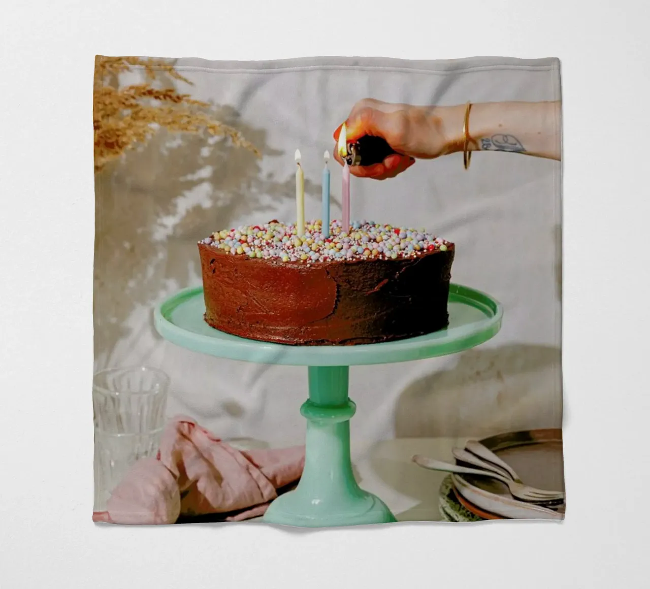 Geburtstagskuchen coperta in pile da Eat this
