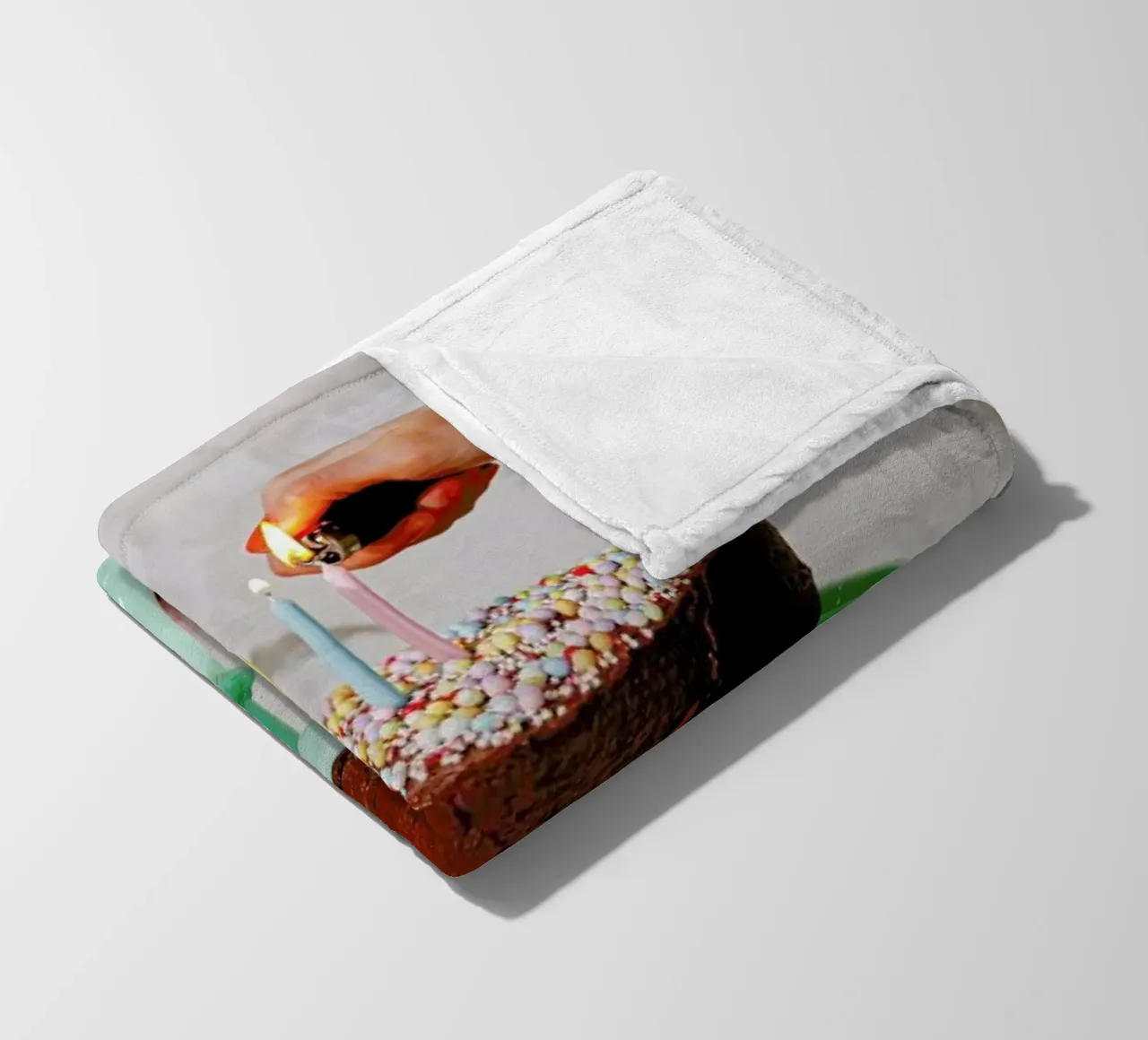 Geburtstagskuchen coperta in pile da Eat this
