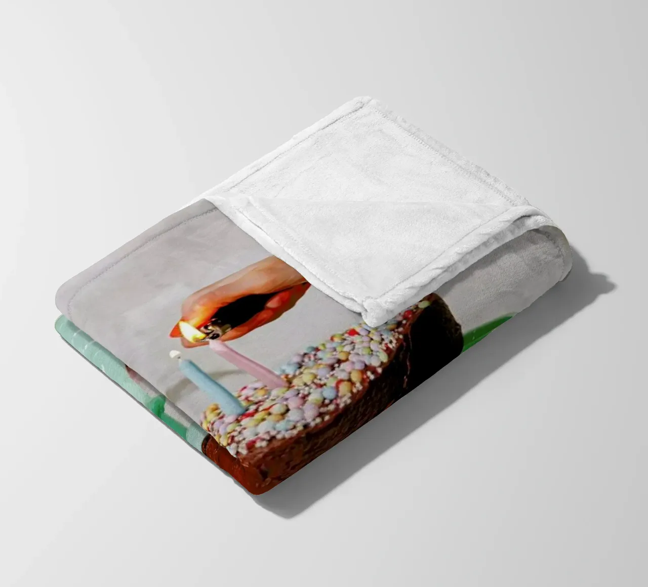 Geburtstagskuchen coperta in pile da Eat this