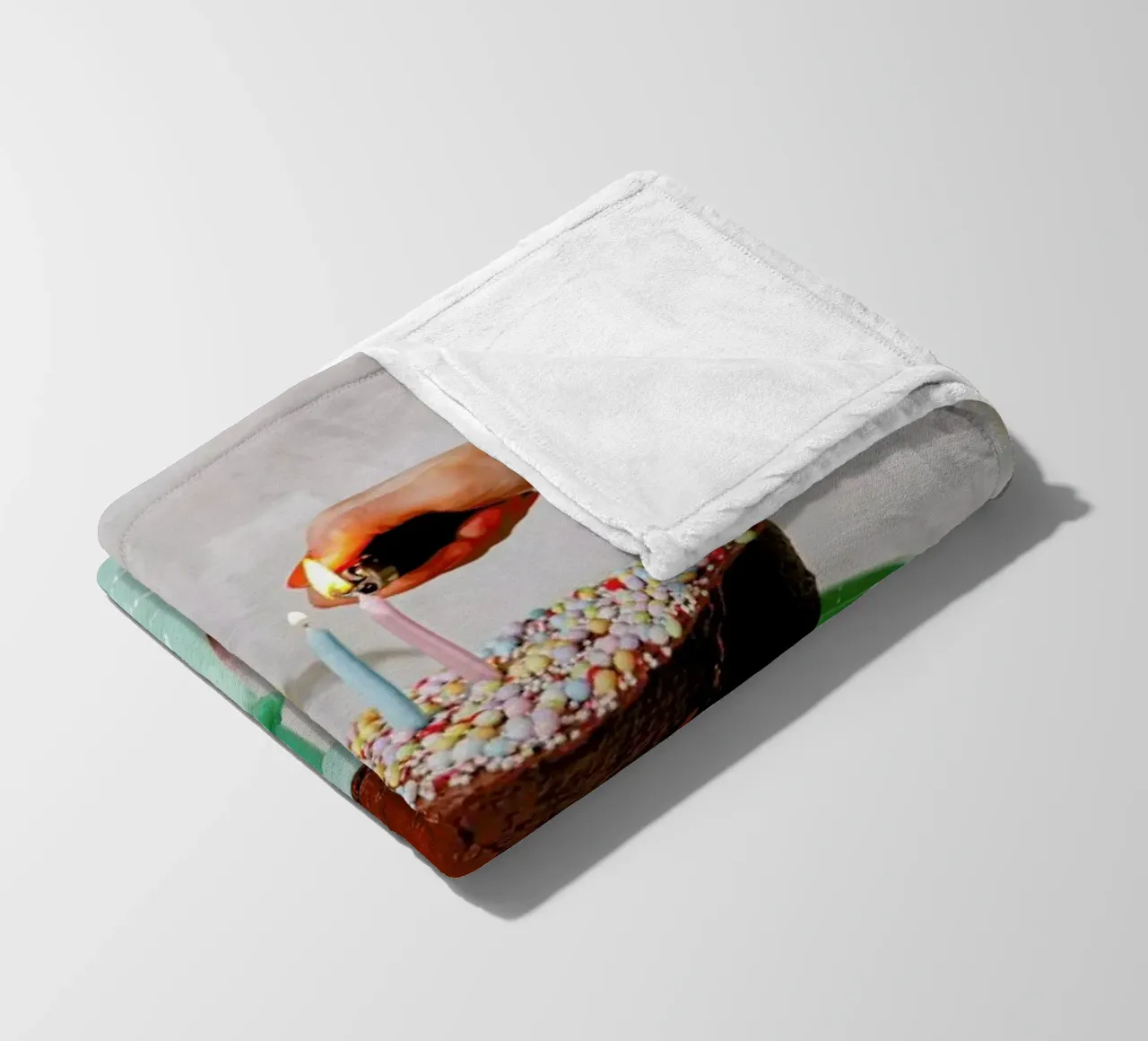 Geburtstagskuchen coperta in pile da Eat this