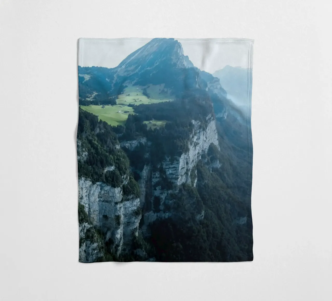 Edge of Calm coperta in pile da somewhere.soul.escape