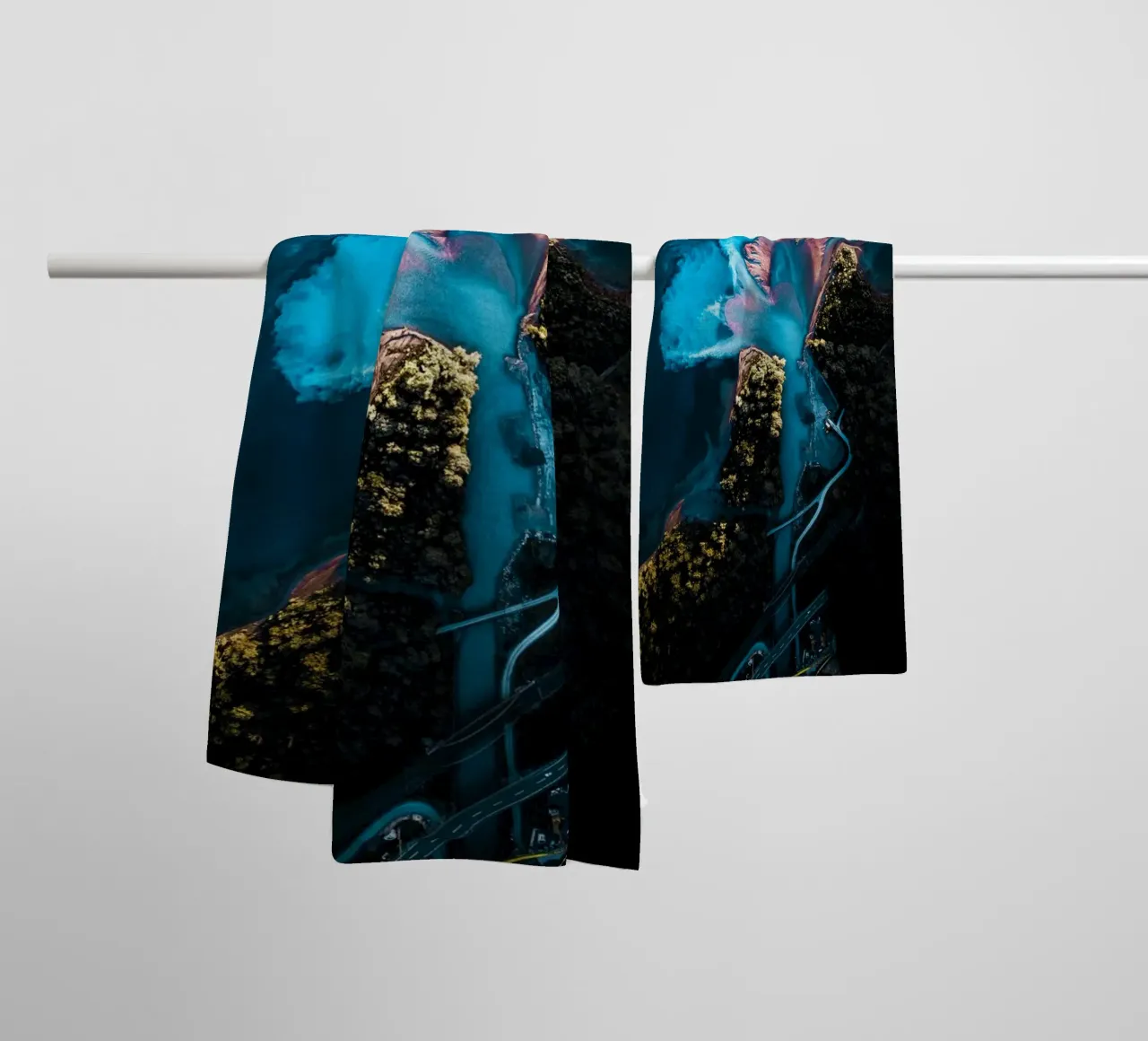Delta Bloom asciugamano da bagno da somewhere.soul.escape