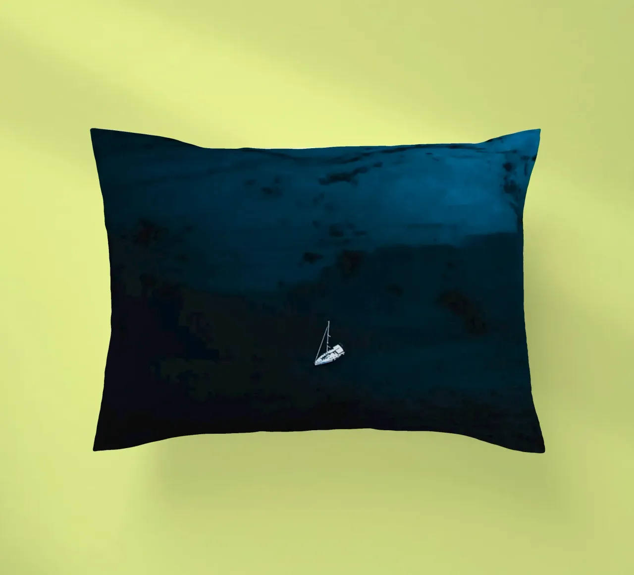 Echoes in Blue cuscino da somewhere.soul.escape