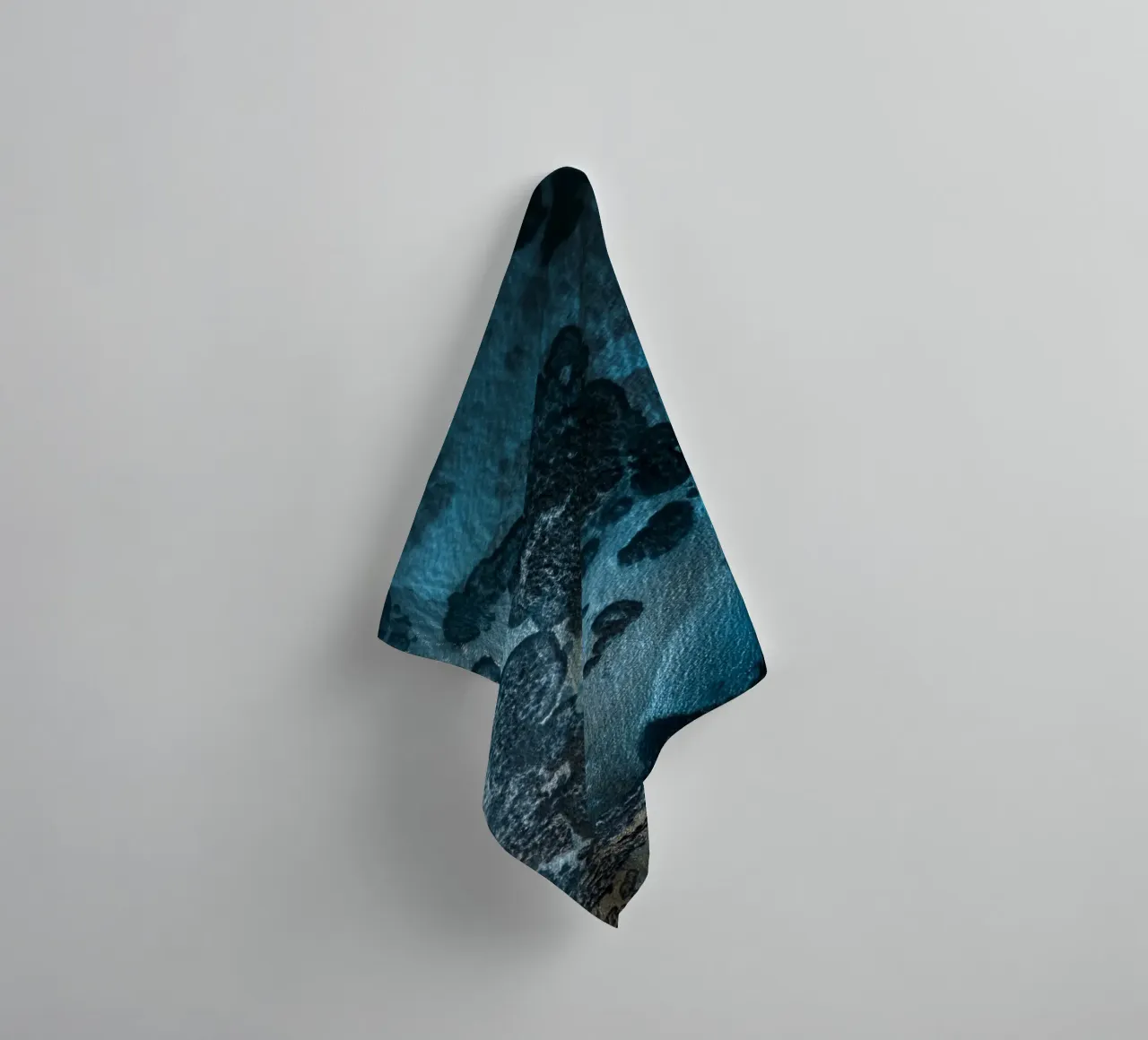 Time in Layers asciugamano da bagno da somewhere.soul.escape