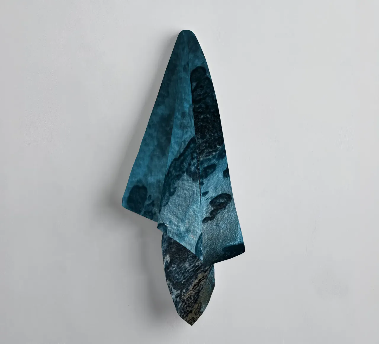 Time in Layers asciugamano da bagno da somewhere.soul.escape