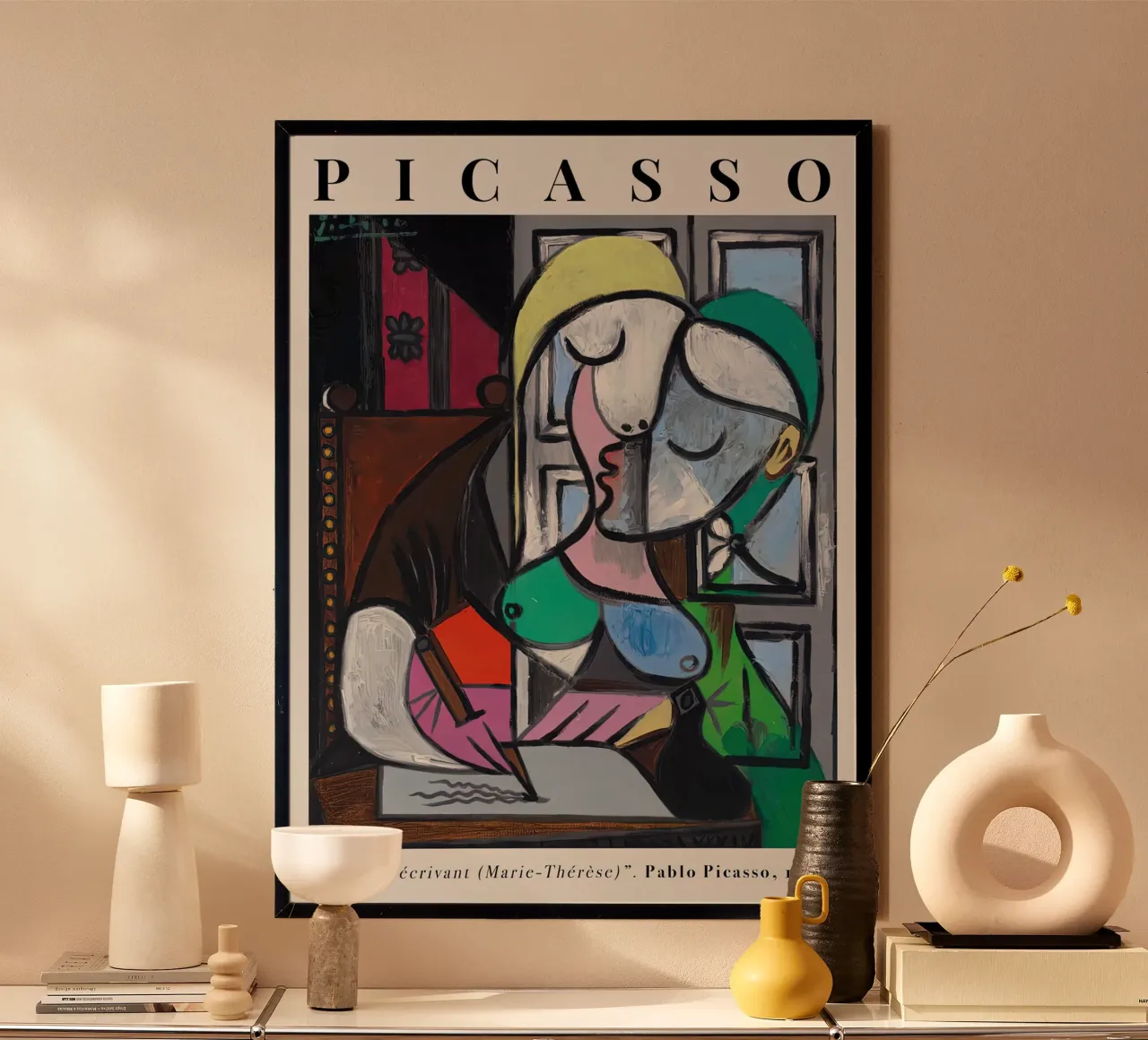 Picasso Donna che scrive Marie-Therese 1934 poster con telaio in legno da Jam Poster