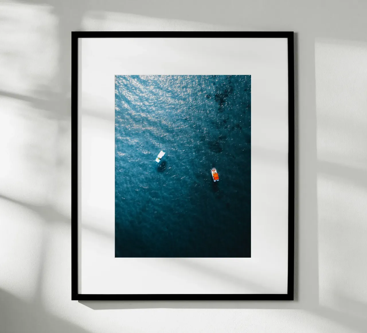 In Still Company poster con telaio in plastica da somewhere.soul.escape