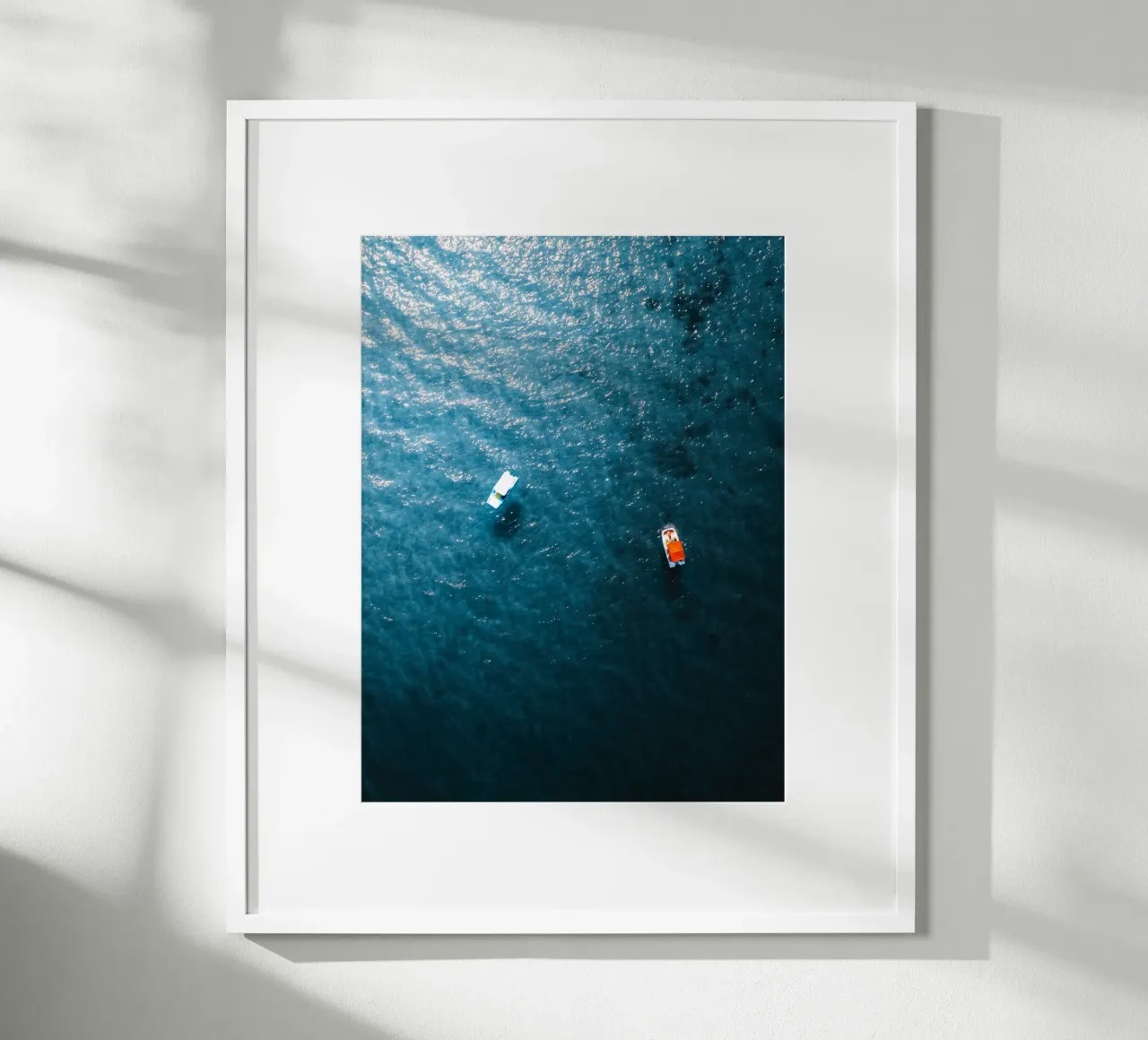 In Still Company poster con telaio in plastica da somewhere.soul.escape