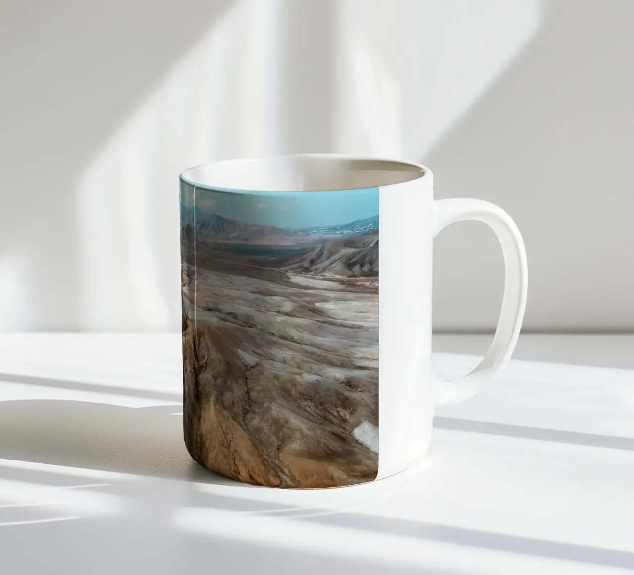 Tectonic Field Keramik Tasse von somewhere.soul.escape