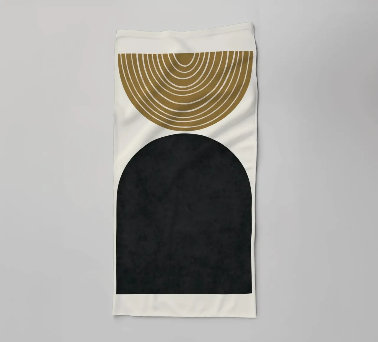 Luxe oker en grijs nordic art 11 badhanddoek van Little Dean