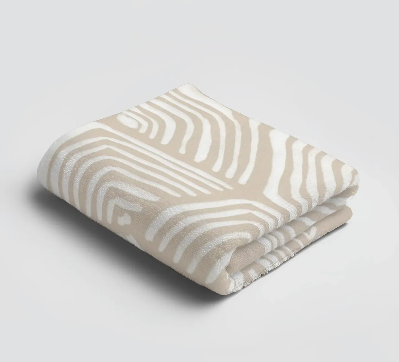 Abstracte witte wervelingen op beige badhanddoek van Melloi Art Print