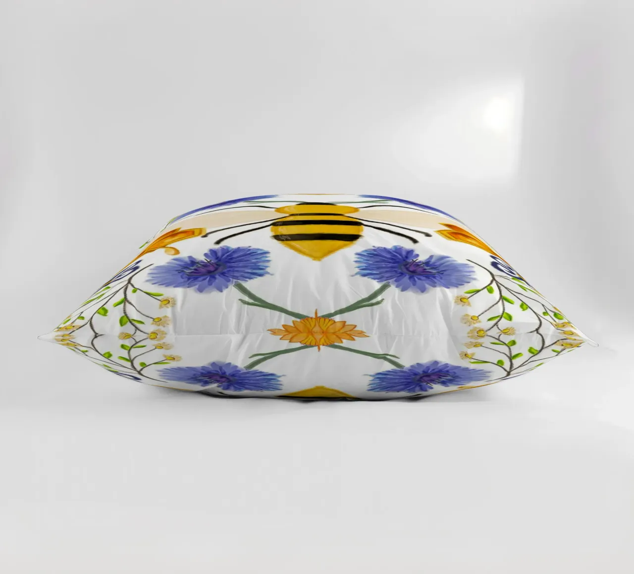 Bee Kind cuscino da Claudiabrueggen