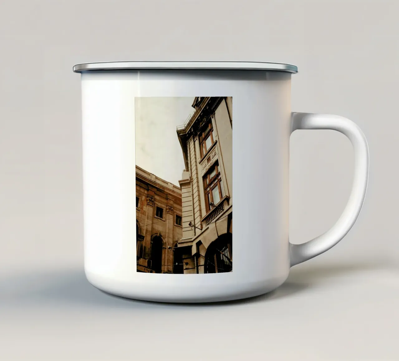 Analog Series The Corner Emaille Tasse von Sebastian Hilgetag