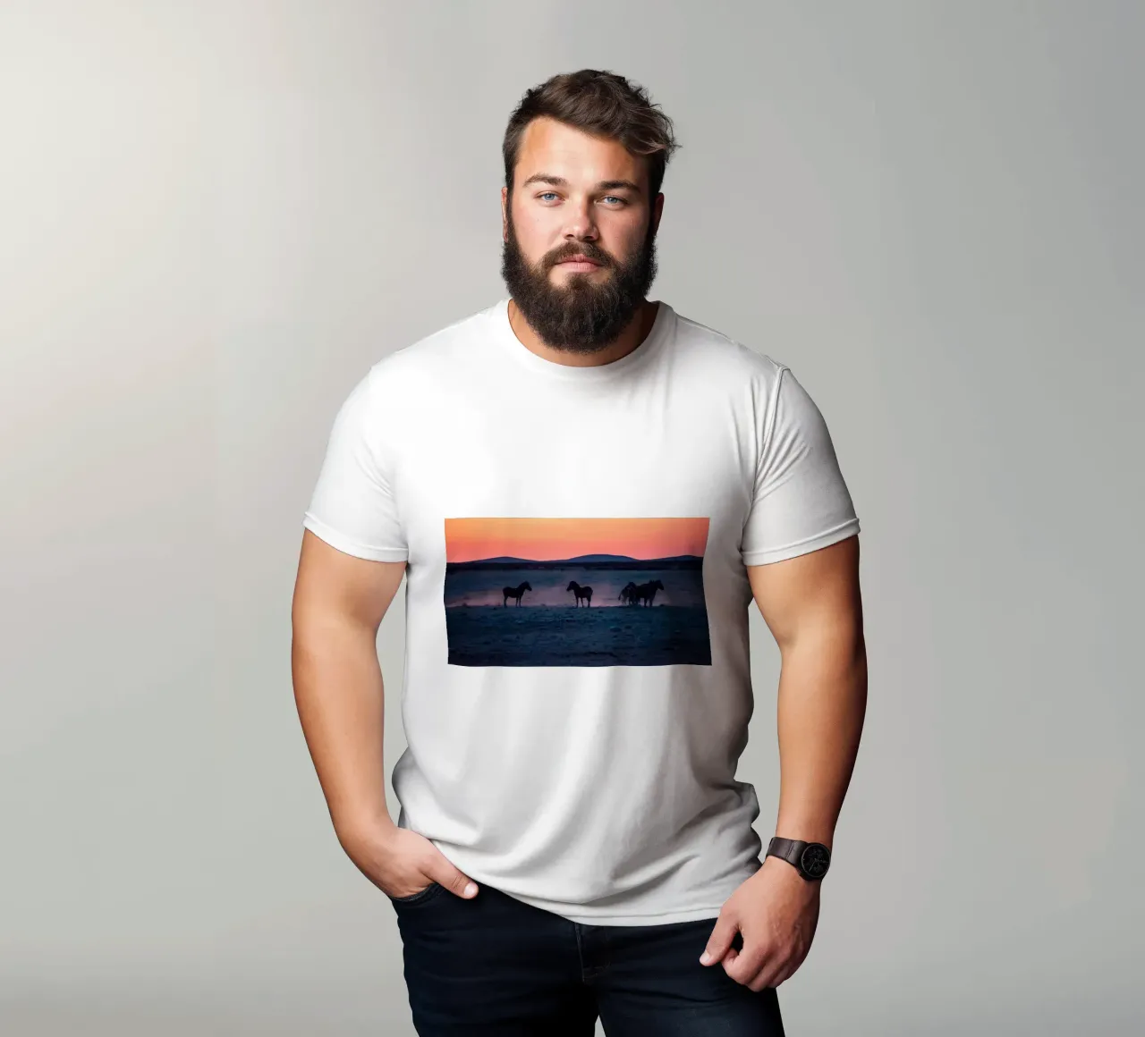 Pferd in Zebras Sonnenuntergang T-Shirt von Horsire