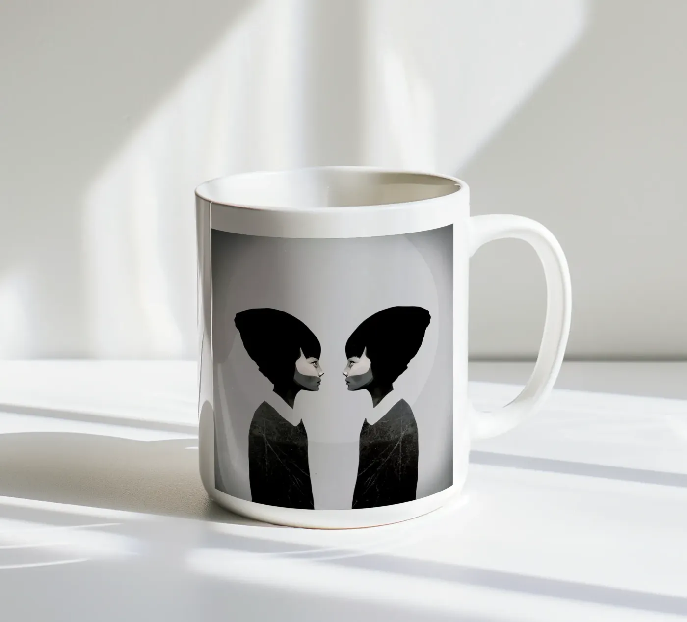 A Reflection Keramik Tasse von Ruben Ireland