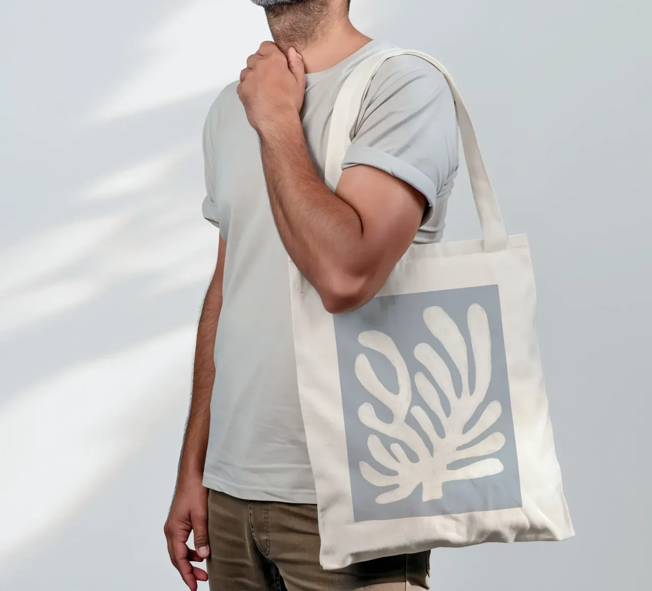 Alghe bianche astratte su blu borsa in juta da Melloi Art Print