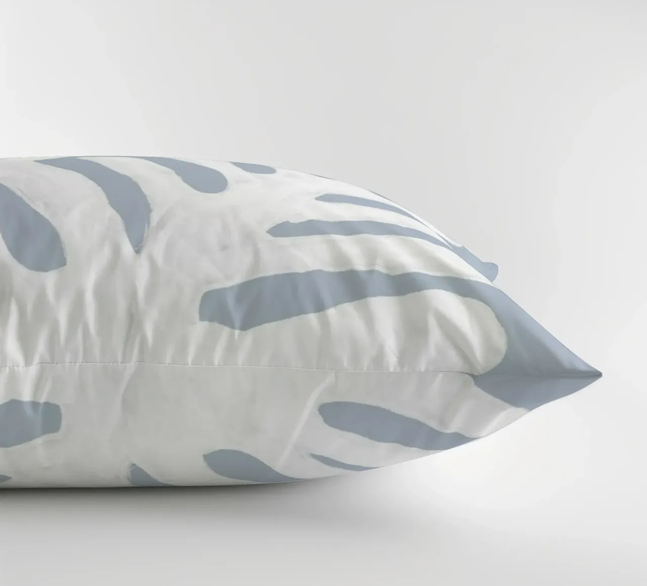 Alghe bianche astratte su blu cuscino da Melloi Art Print