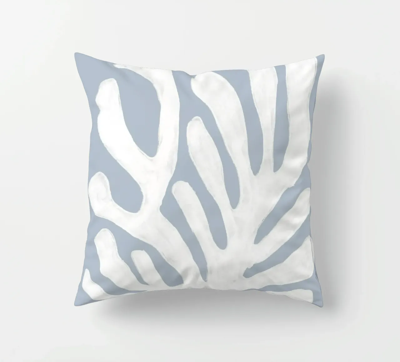 Alghe bianche astratte su blu cuscino da Melloi Art Print