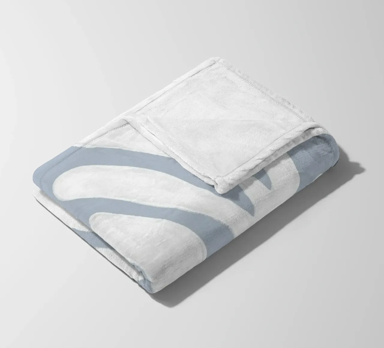 Alghe bianche astratte su blu coperta in pile da Melloi Art Print