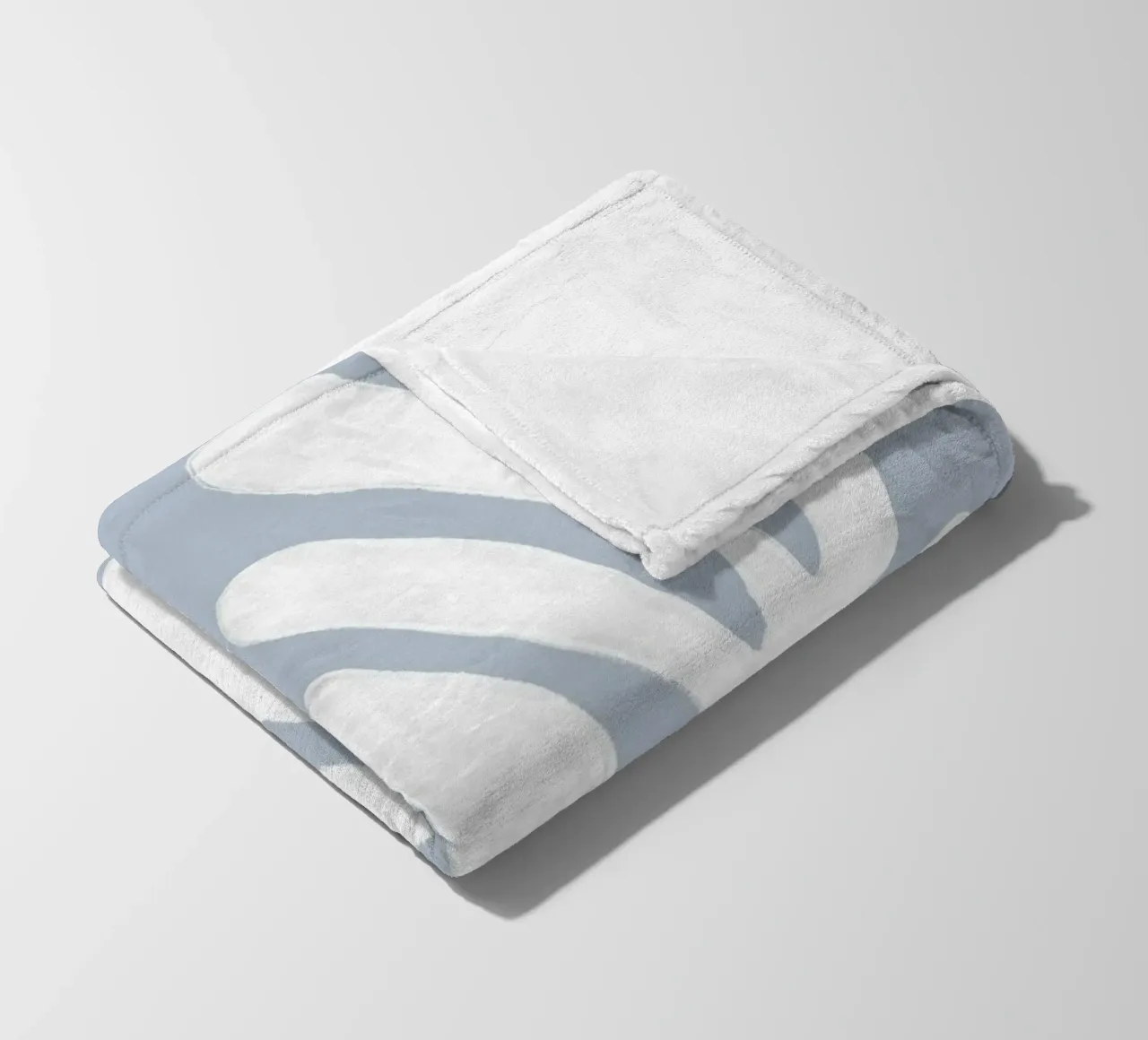 Alghe bianche astratte su blu coperta in pile da Melloi Art Print