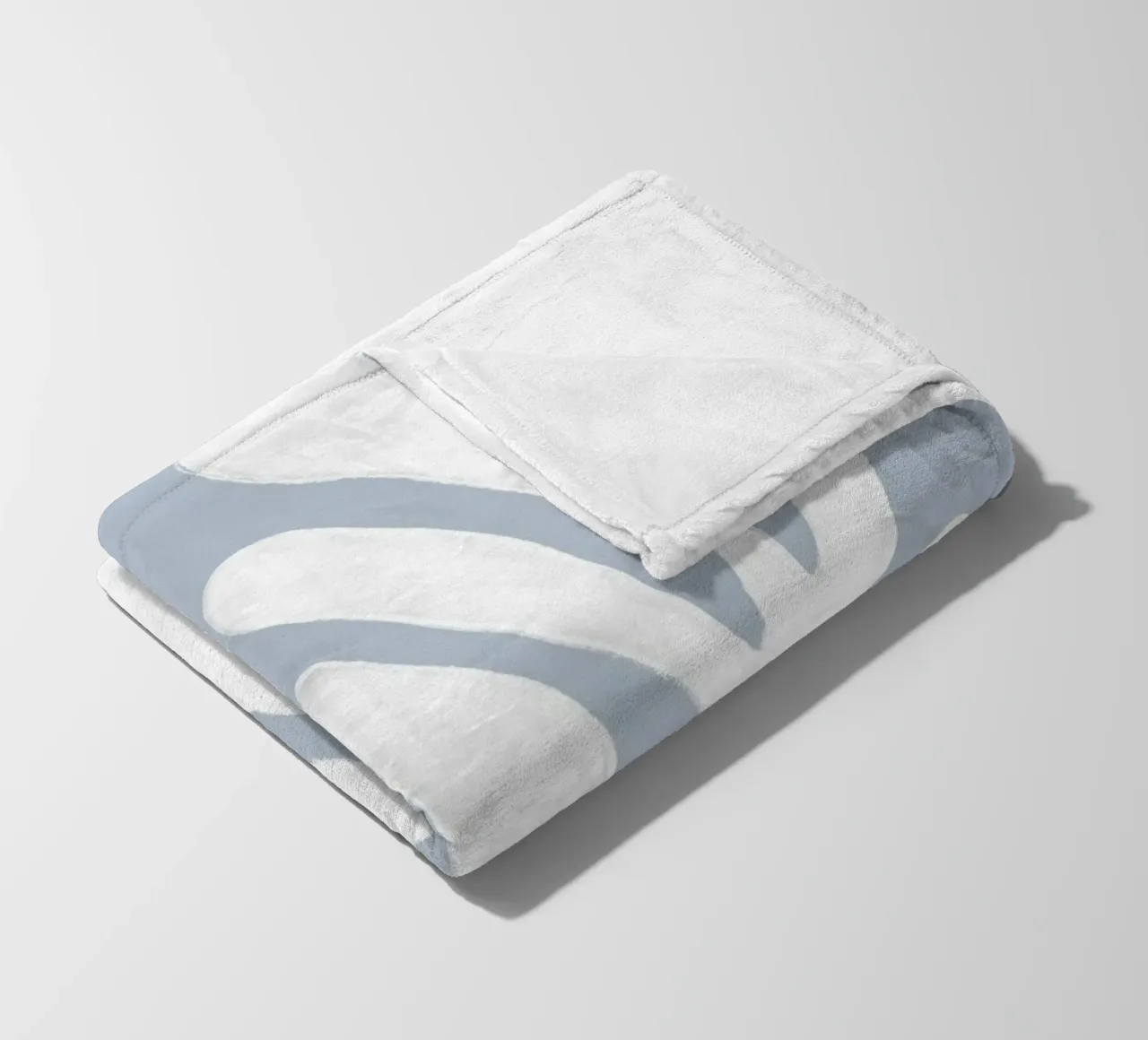 Alghe bianche astratte su blu coperta in pile da Melloi Art Print