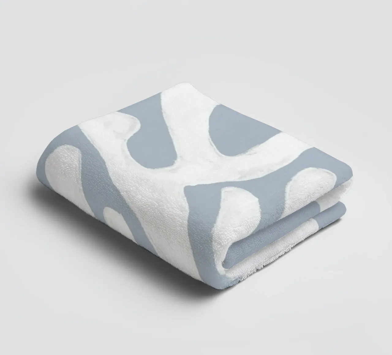 Alghe bianche astratte su blu asciugamano da bagno da Melloi Art Print