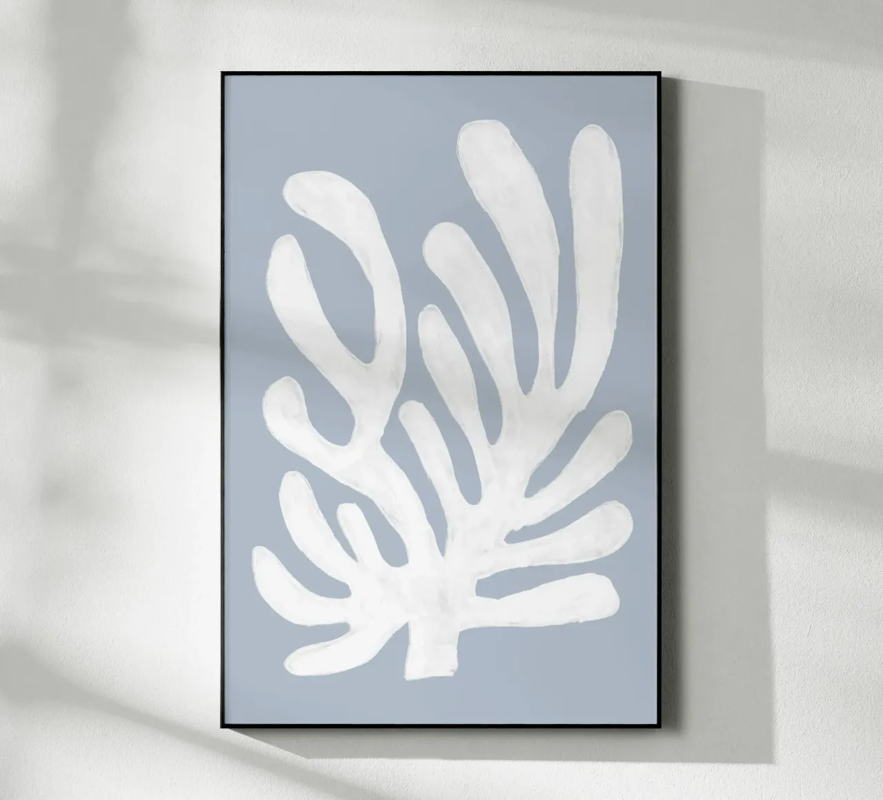 Alghe bianche astratte su blu plexiglass da Melloi Art Print