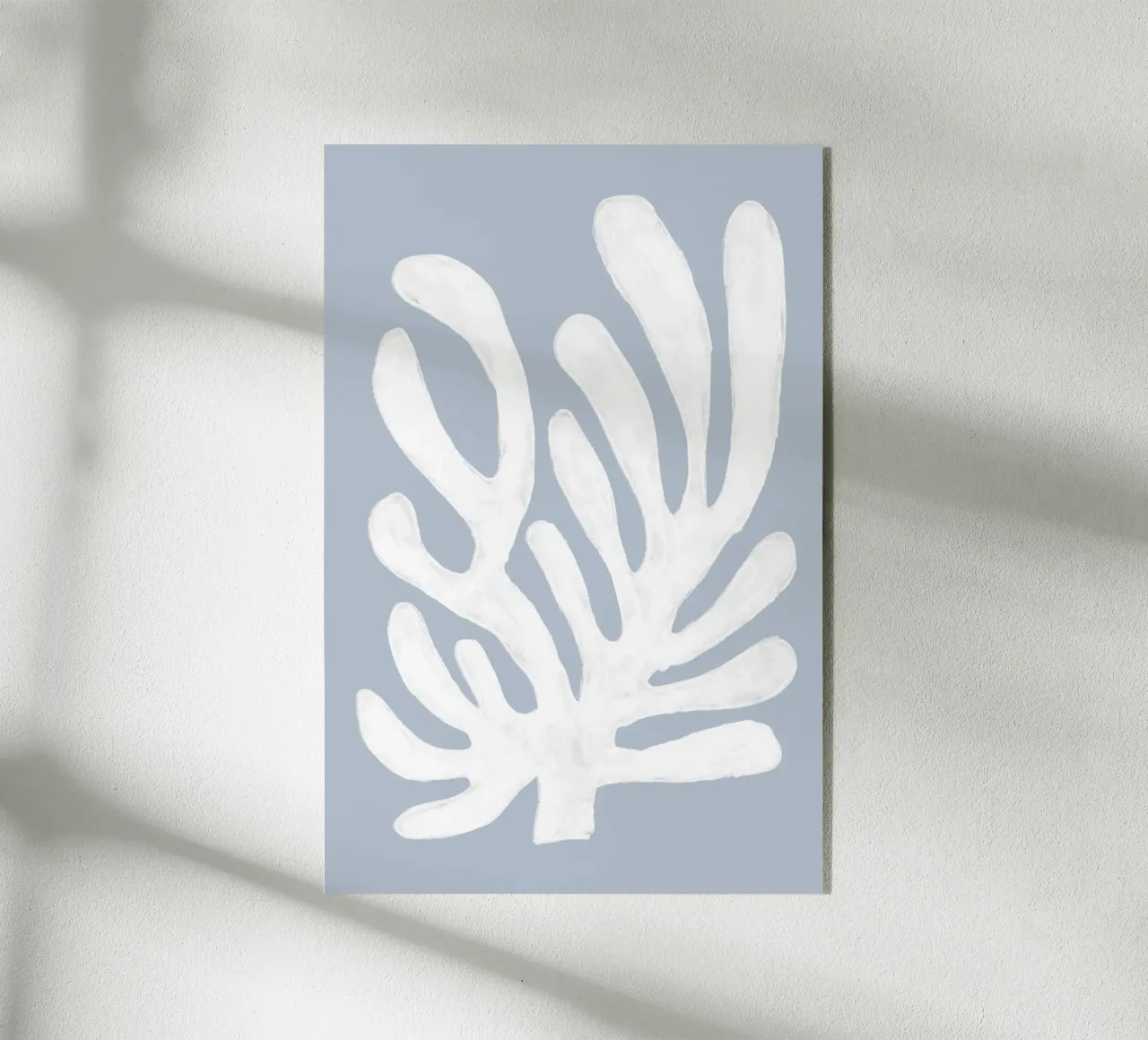 Alghe bianche astratte su blu plexiglass da Melloi Art Print