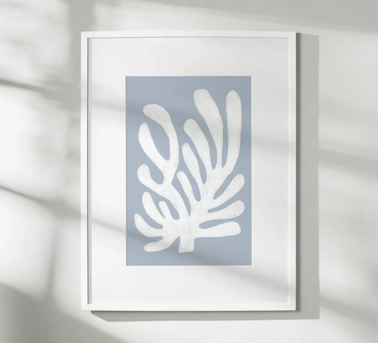 Alghe bianche astratte su blu carta hahnemühle da Melloi Art Print