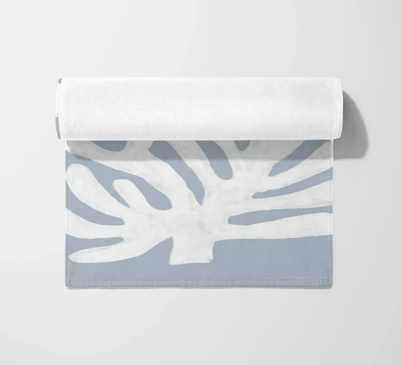 Alghe bianche astratte su blu telo mare da Melloi Art Print