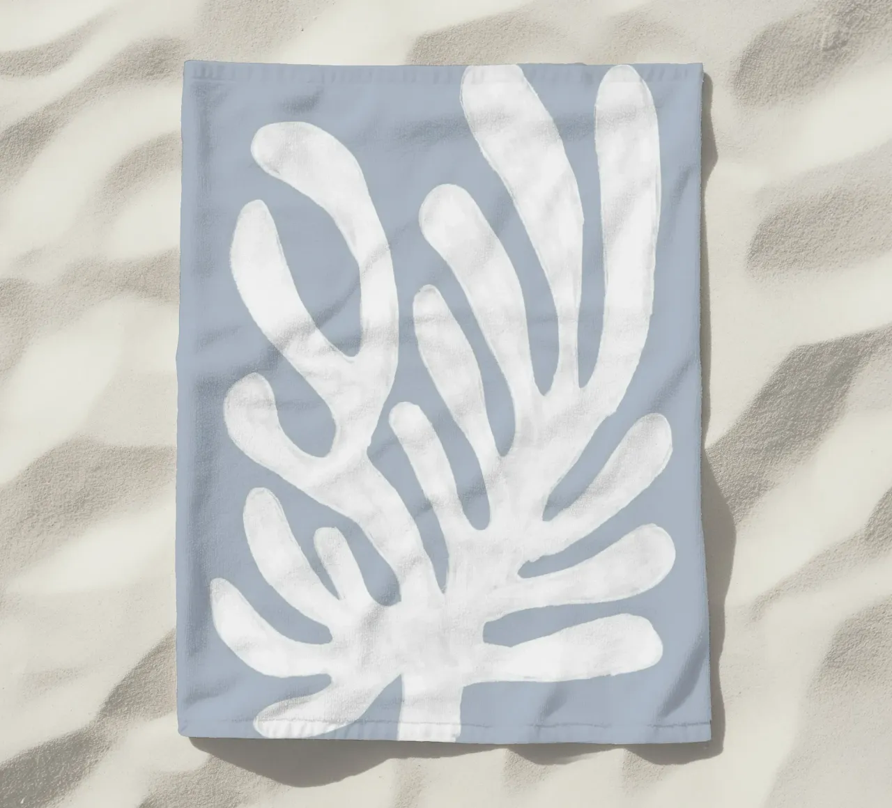 Alghe bianche astratte su blu telo mare da Melloi Art Print