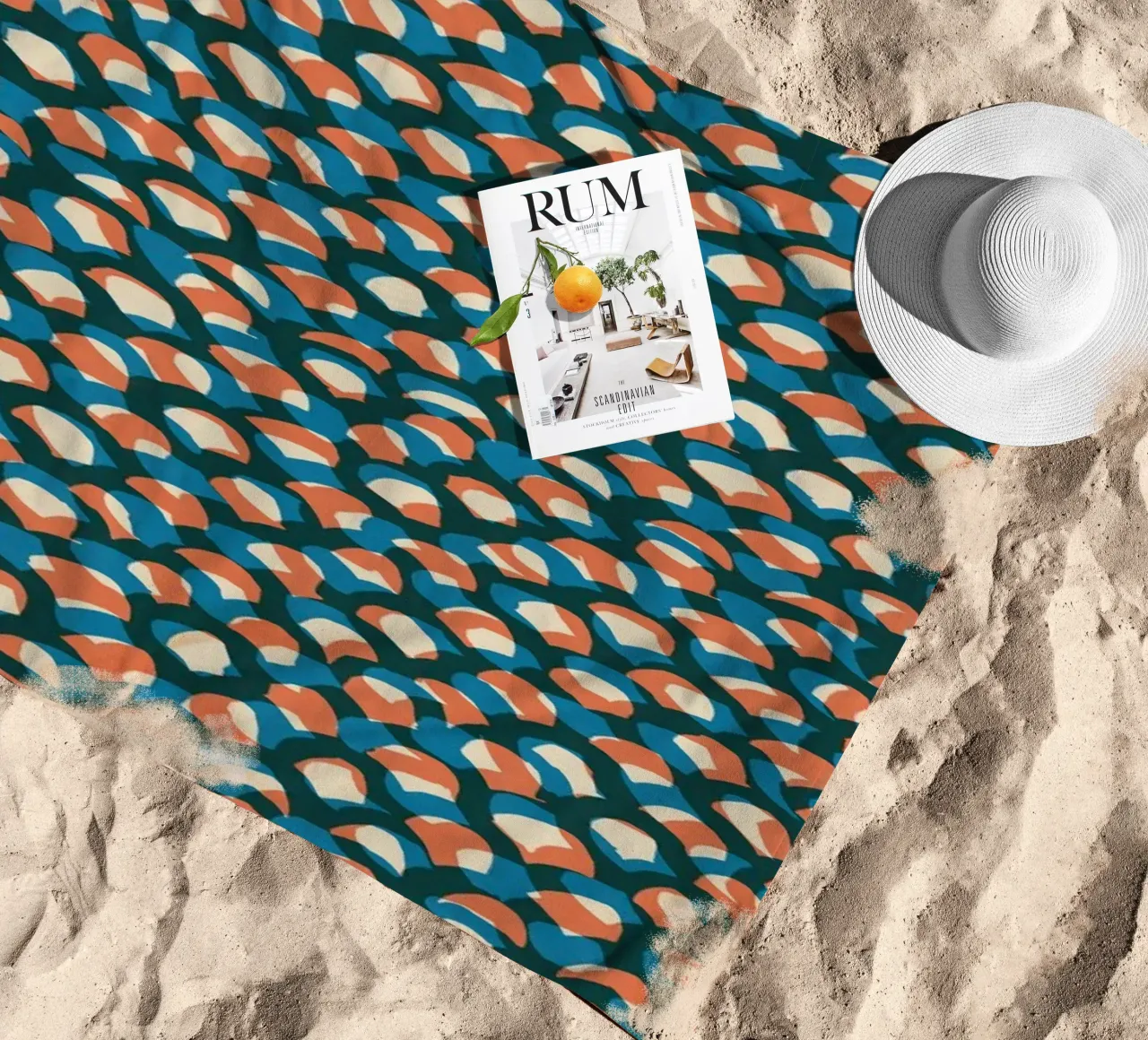 Cyano Pattern No 13 toalla de playa de treechild