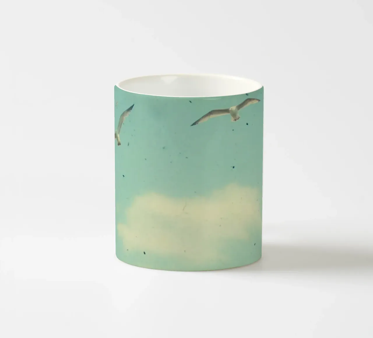 Il cerchio degli uccelli tazza in ceramica da Cassia Beck Photography