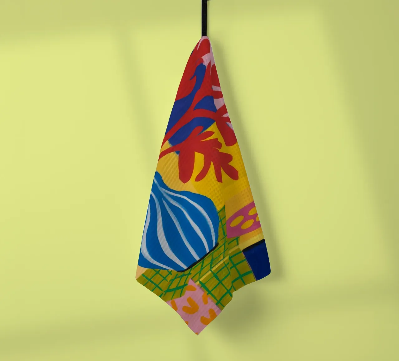Azure Vase Blaze Geschirrtuch von Dawn Light