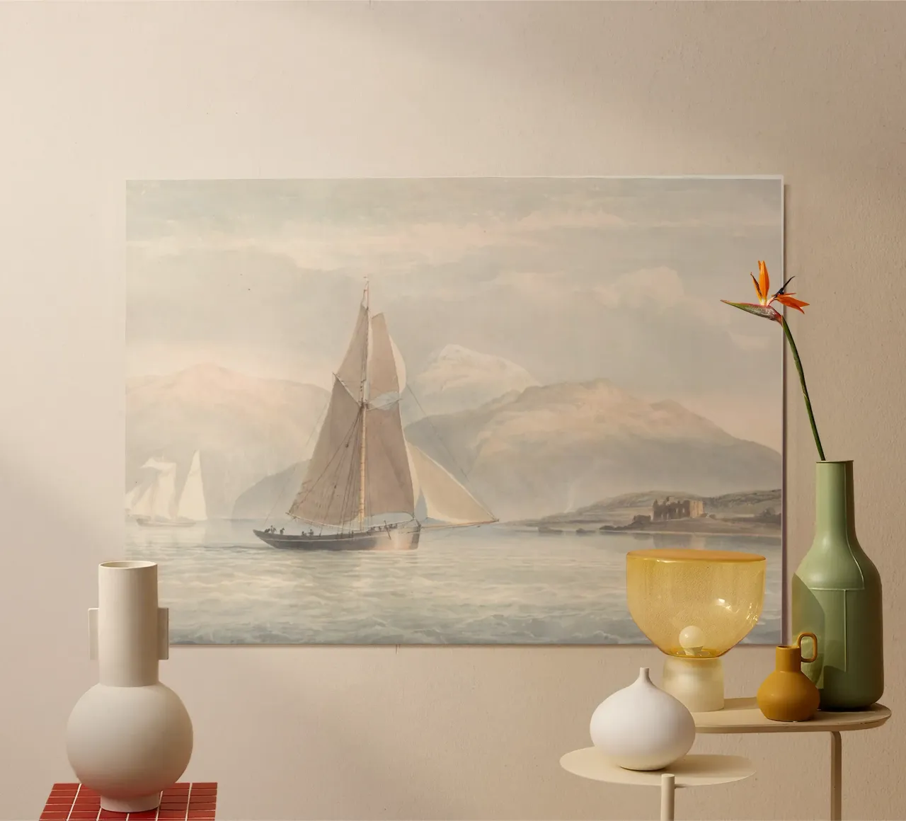 Loch scozzese: Barca a vela e castello, paesaggio delle Highlands poster con telaio in alluminio da ClubArt