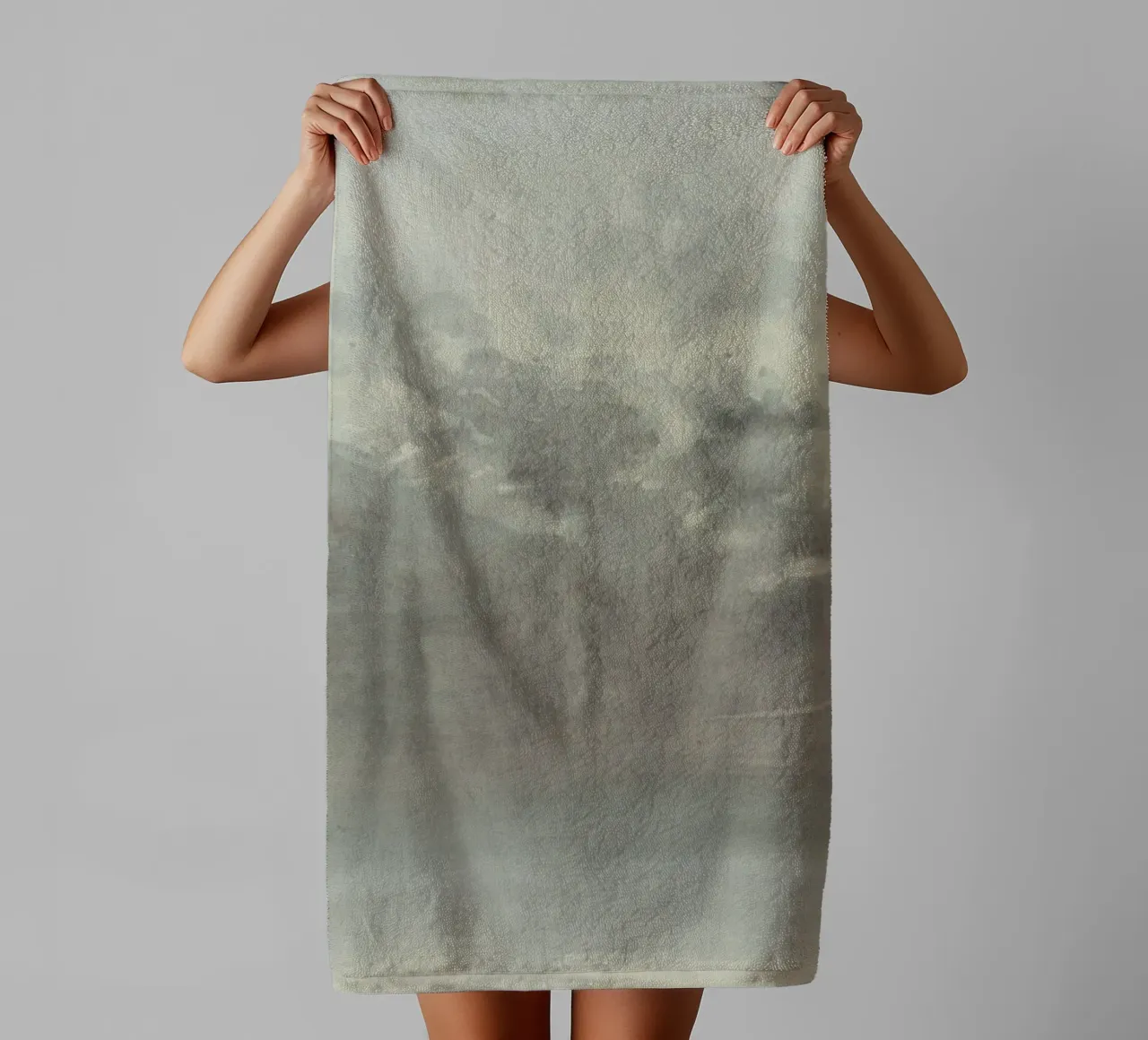Paysage nuageux dynamique : Étude du ciel, art atmosphérique serviette de bain de ClubArt