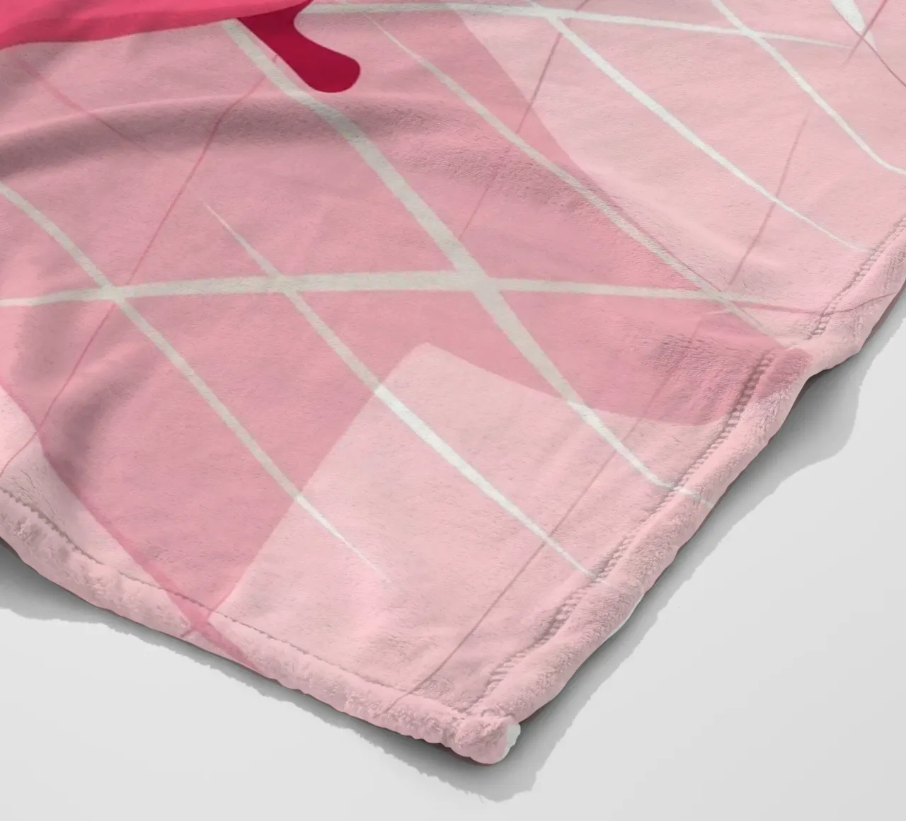 Vasca da bagno rosa Flora coperta in pile da Haven Fantasy
