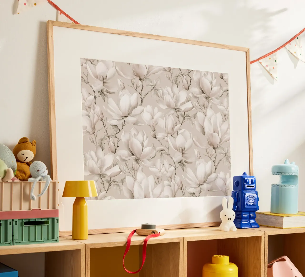 Magnolia Floral Nostalgia Creme Beige poster con telaio in plastica da Andrea Haase Floral Passion