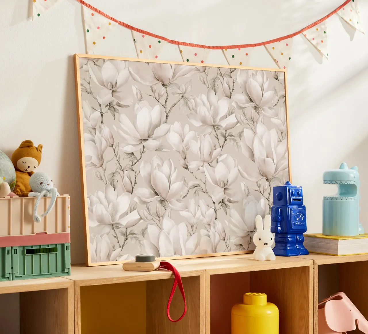 Magnolia Floral Nostalgia Creme Beige poster con telaio in plastica da Andrea Haase Floral Passion