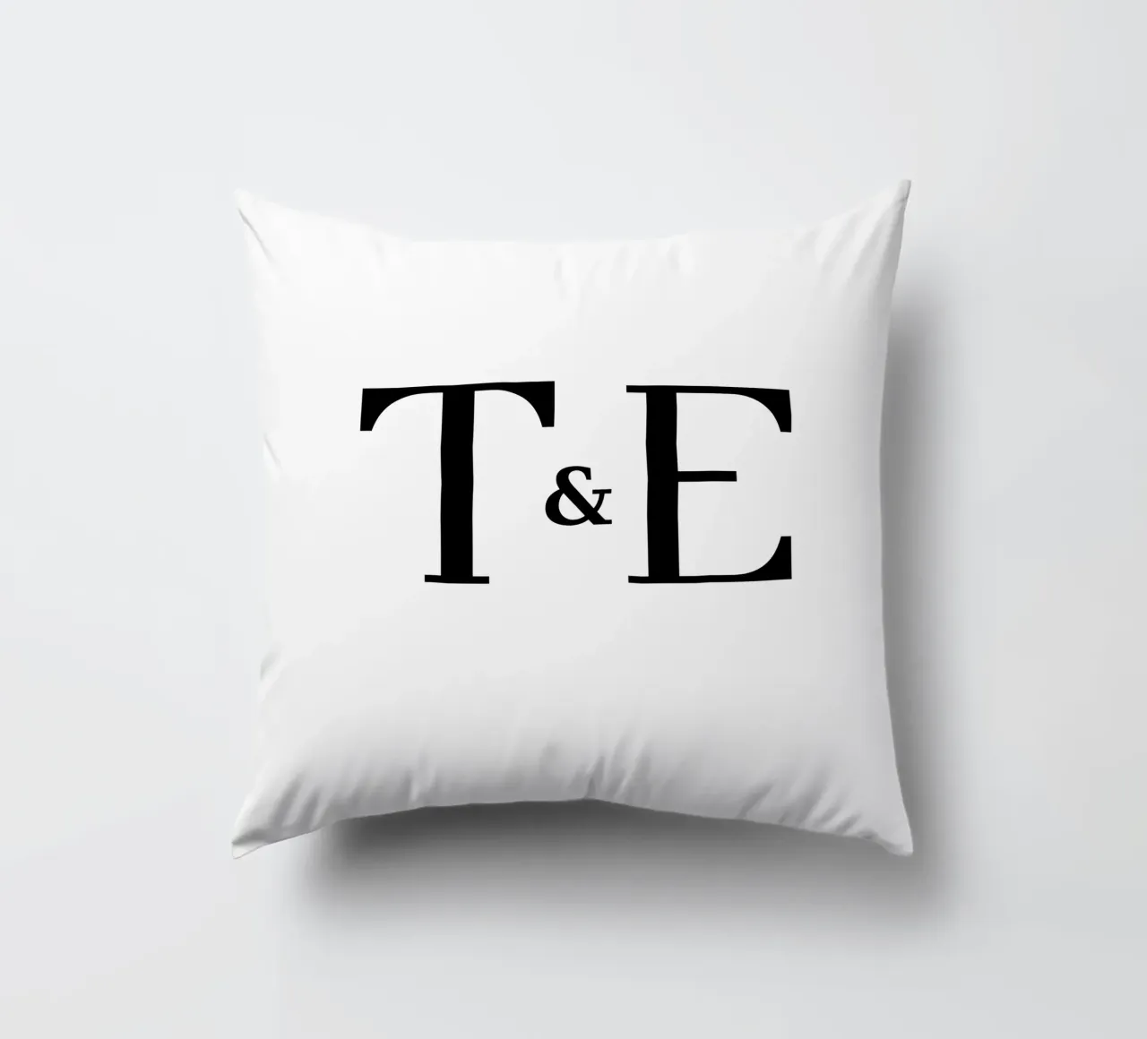 Lettera T & E design | Regalo moderno per le coppie cuscino da StrindesignStudio
