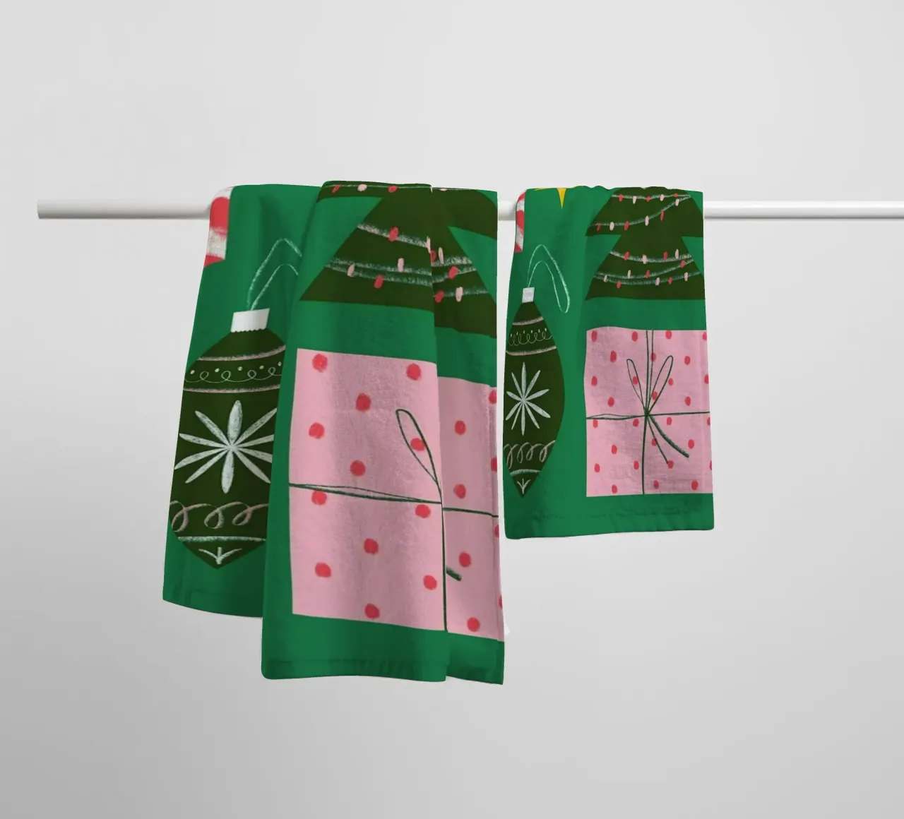 Christmas Essentials Handtuch von Studio One