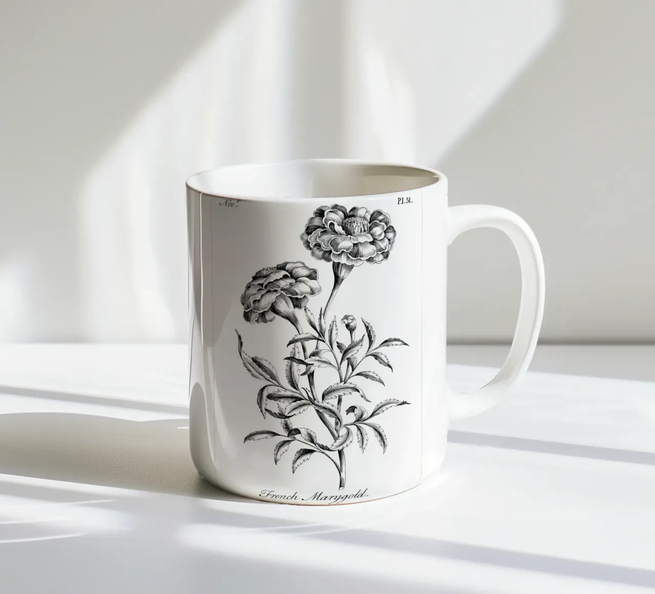 Incisione botanica d'epoca: Fiore di calendula francese tazza in ceramica da ClubArt