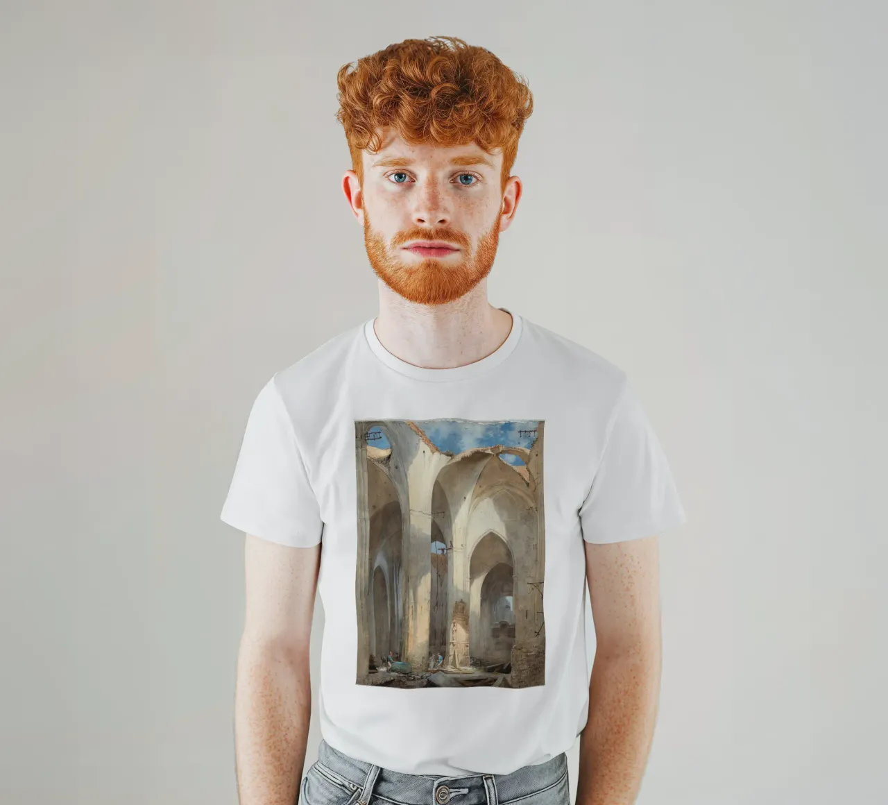 Ruinas históricas de una catedral: Arte gótico de reconstrucción interior camiseta de ClubArt