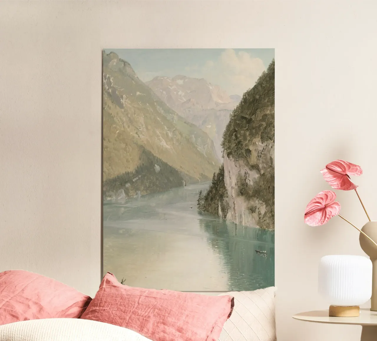 Romantischer Alpensee: Gelassene Wasserlandschaft in den Bergen Poster von ClubArt