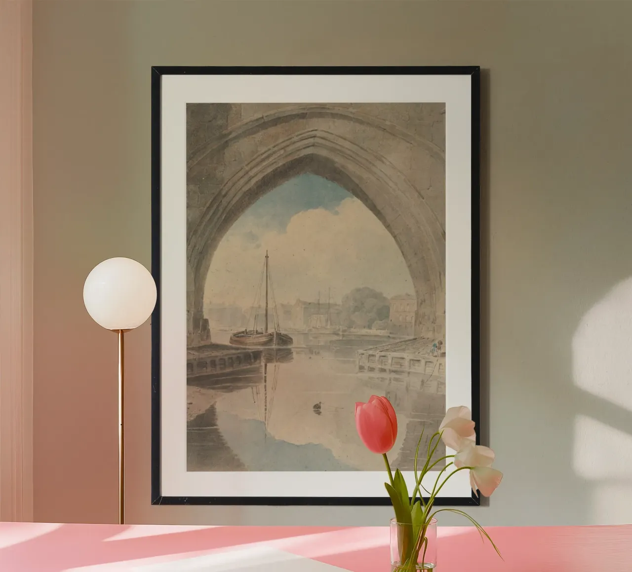 Historischer Brückenbogen: Flussboote und Stadtspiegelung Poster von ClubArt